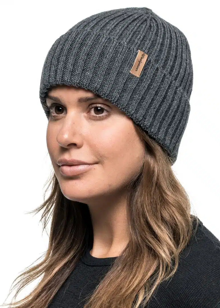 Beanie-Rib-grau-getragen